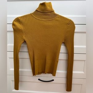 Zara cropped mustard turtleneck S